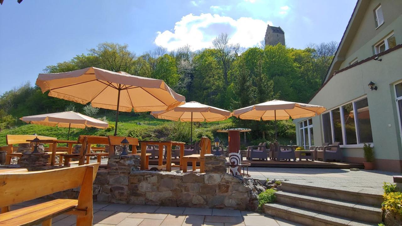 Pod Hradom Restaurant & Pension Topolcany Exterior photo