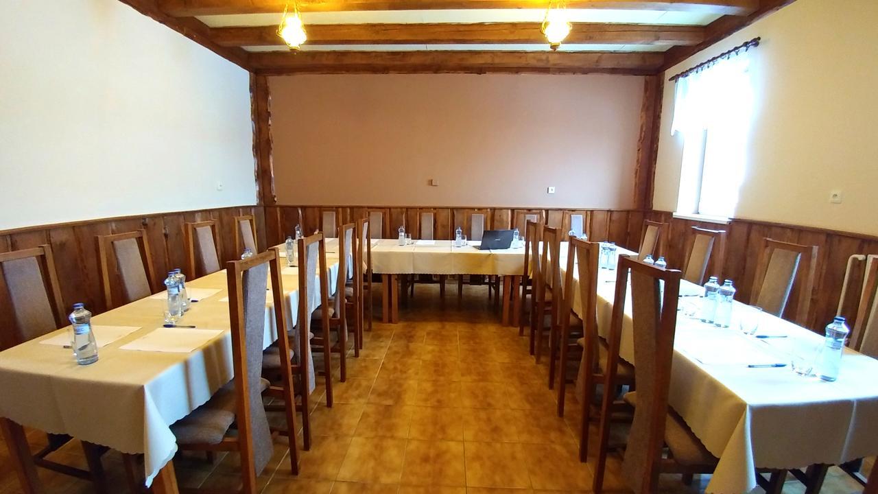 Pod Hradom Restaurant & Pension Topolcany Exterior photo